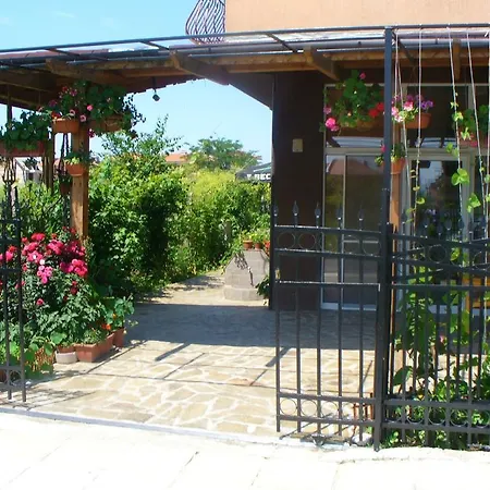 بيت ضيافة Zora