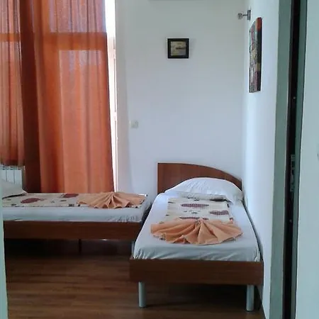 Zora Πανσιόν